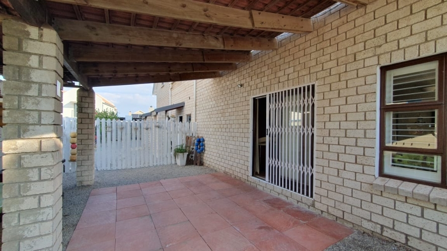 5 Bedroom Property for Sale in Britannia Bay Western Cape